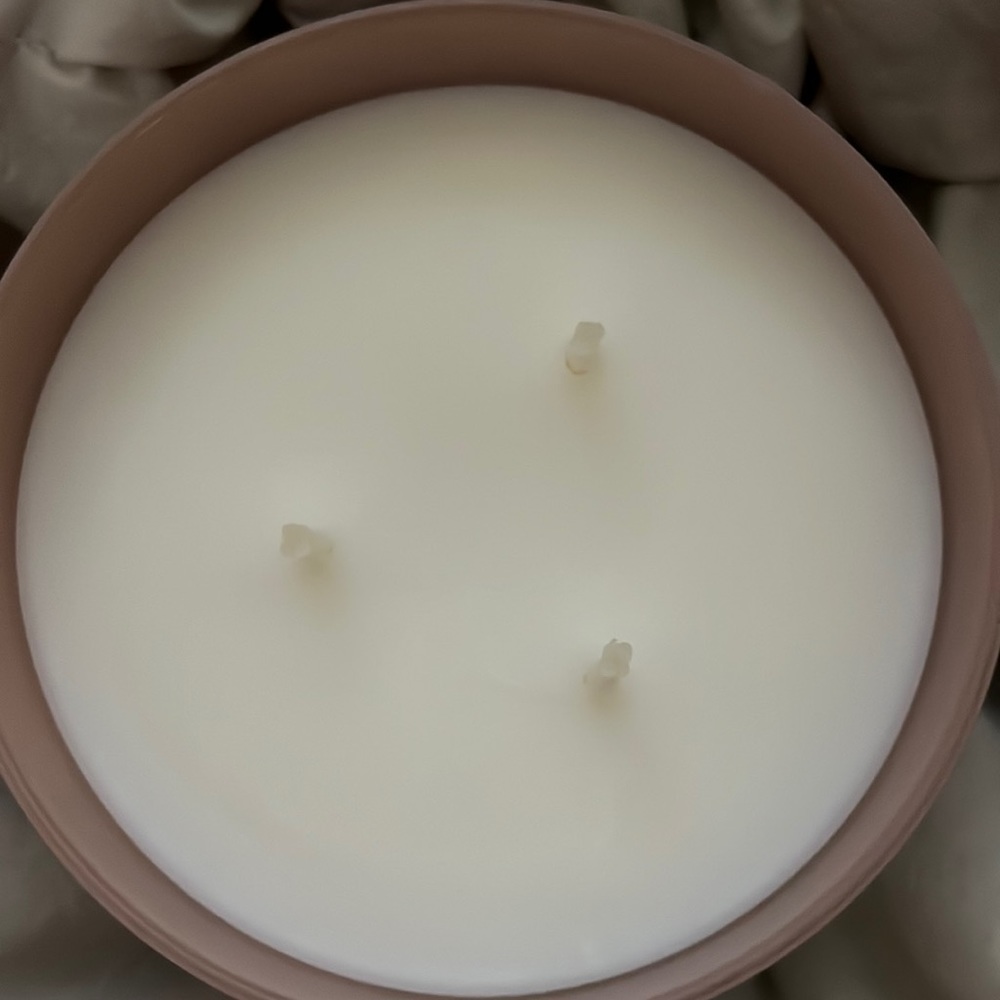 🆕BATH & BODY WORKS Raspberries Whipped Cream 3 Wick Candle*NEW Retired Scent - Picture 2 of 3